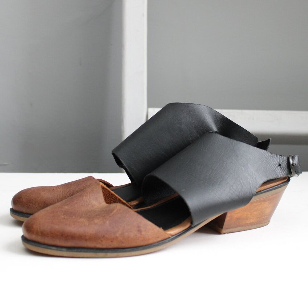 Teysha Twist Vaquera Two-Tone Black Brown Leather Cuban Heel Round-Toe Shoes 9